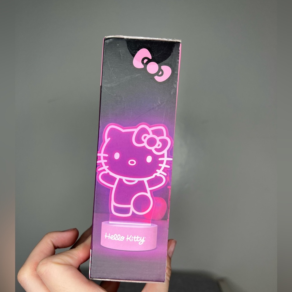 NEW Hello Kitty Multicolor LED Desktop light - Picture 3 of 4
